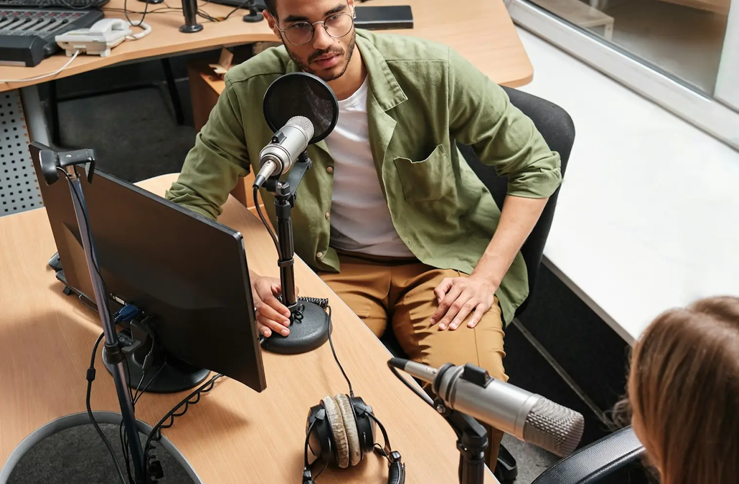news announcer
